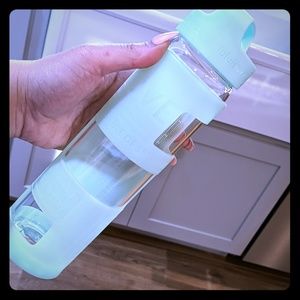 Lululemon manifesto water bottle